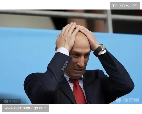 毕包官方:已将尼科病历转交西足协,后者评估他是否退出名单 毕包官方:已将尼科病历转交西足协,后者评估他是否退出名单